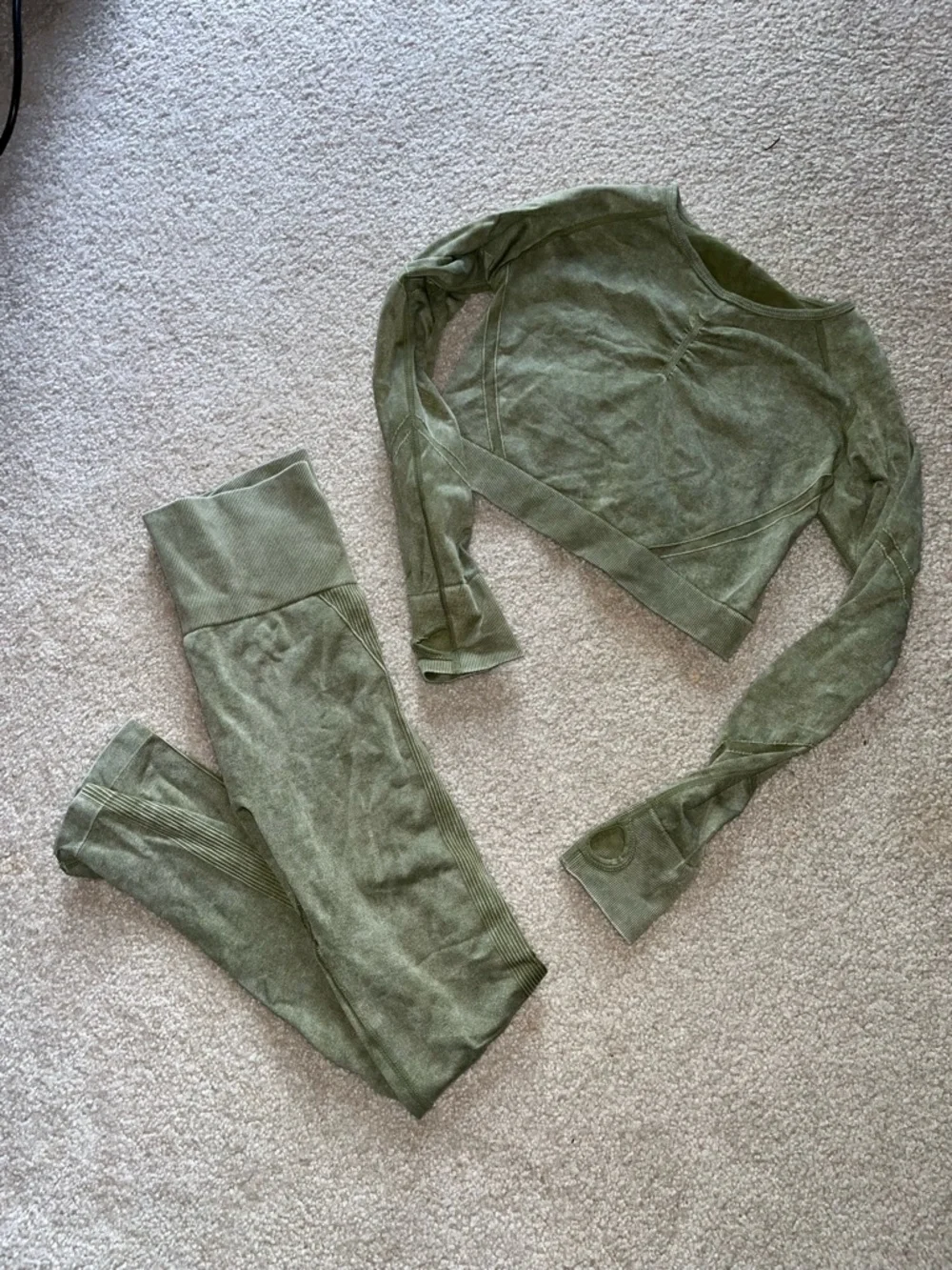 Olive Green Seamless Two-Piece Active Set w/ Scrunch Leggings - Picture 1 of 11